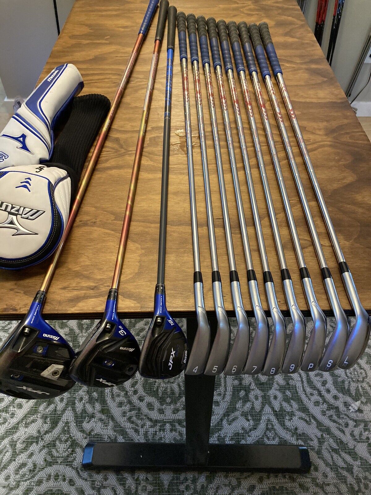 Mizuno JPX 12 Club Golf Club Set With Bag / Regular/Stiff Flex Shafts